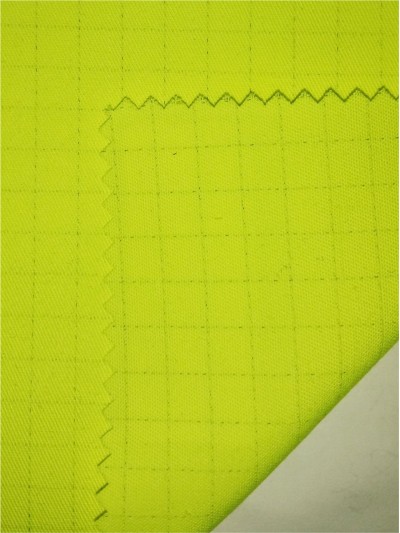 XX-XNXG  CVC75/24/1 Flame Retardant Anti-static Water Repellent Twill  Specification：16*16/180*56 阻燃布  螢光 側面照